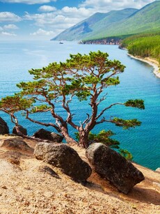 Top 10 Most Beautiful Lakes in the World to Visit in 2025