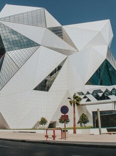 Top 10 Safest Cities Around the World to Explore in 2025