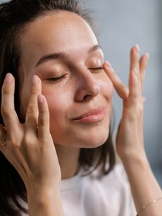 10 easy tips to keep your eyes healthy and sharp at any age