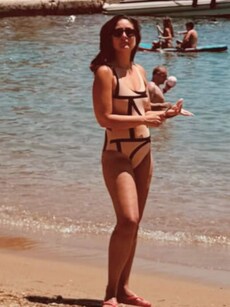 Kareena Kapoor Khan Stuns in &lsquo;Candid&rsquo; Monokini Shots