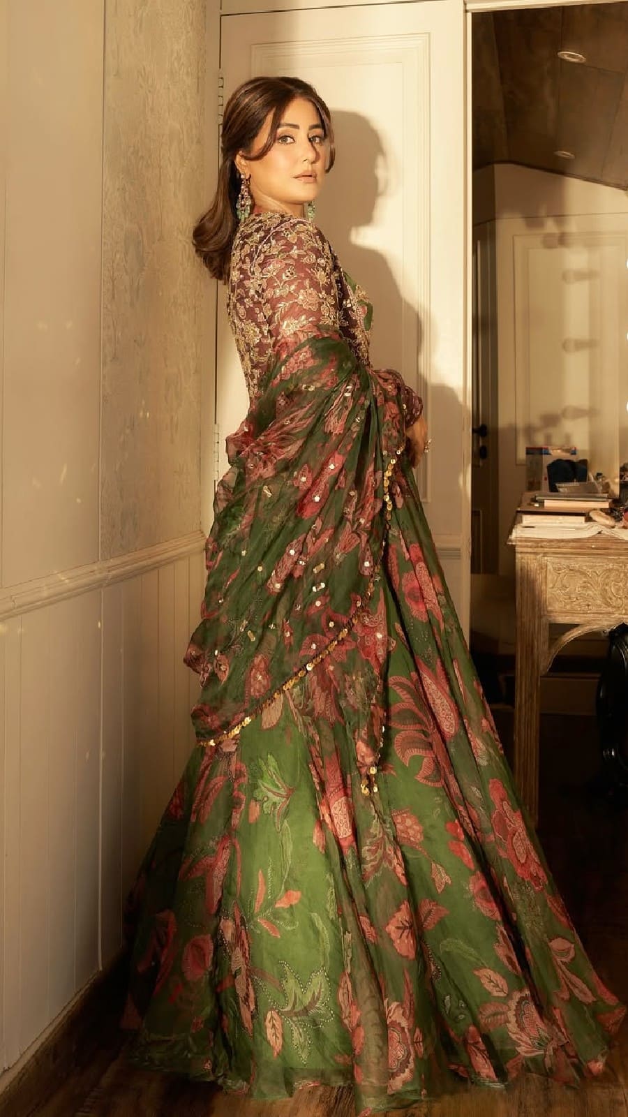 hina khan green dress Hina Khan serving grace and glam in this beautiful green look #HinaKhan #GreenSuit #EthnicElegance #Grace