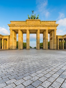 10 Strongest Currencies in the World 2025