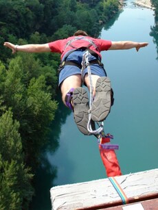 Top 10 Most Thrilling Bungee Jumping Spots in the World