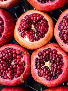 10 Health Benefits of Pomegranates, best superfoods for heart