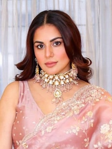 Happy Birthday Shraddha Arya: Stunning looks of the Kumkum Bhagya actress