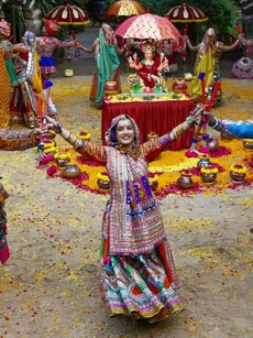 Navratri 2025 in Ahmedabad: Best Garba Nights, Temples and Travel Tips