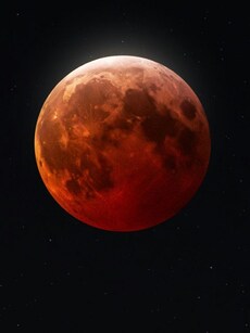 11 Stunning Blood Moon Eclipse Images from Around the World