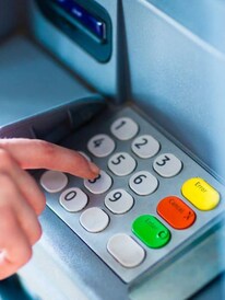 ATM पिनची छोटी चूक, मोठा धोका!