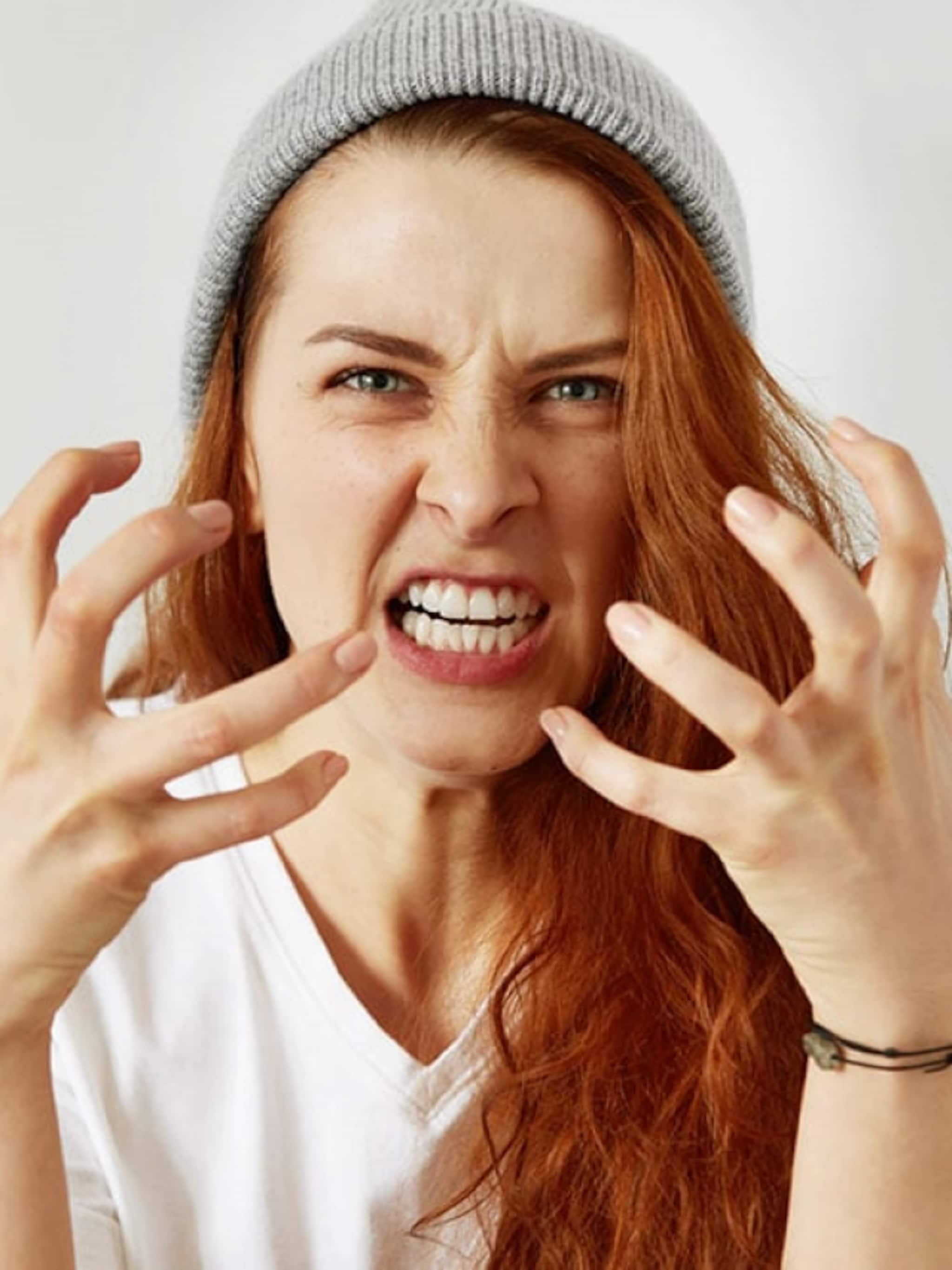 Vitamin Deficiency : व्हिटॅमिनच्या कमतरतेमुळेही होऊ शकते चिडचिड?