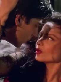4 मिनिटाचं  ते रोमँटिक गाणं; लोक गुपचूप पाहतात