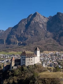 বিশ্বের ছোট দেশগুলির একটি, মুদ্রা এমনকী বিমানবন্দরও নেই, তবুও ‘সবচেয়ে ধনী দেশ’