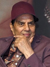 बॉलिवूड अभिनेते धर्मेंद्र यांचे 5 दशकं बॉलिवूडवर राज्य