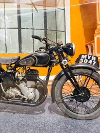 MYB 3047 ഇന്ത്യൻ സിനിമയ്ക്ക് മറക്കാൻ പറ്റാത്ത ഒരു ബൈക്ക്