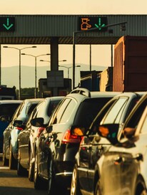 कोणत्या वाहानांना टोलनाक्यावर भरावा लागत नाही Toll?